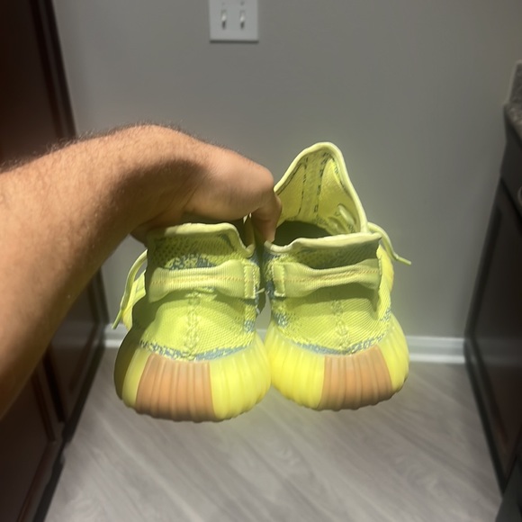 2017
Yeezy Boost 350 V2 'Semi Frozen Yellow' - Picture 4 of 4